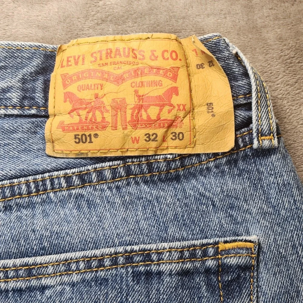 Levis 501 Jeans Mens 32x30 Blue Button Fly Original Straight Denim